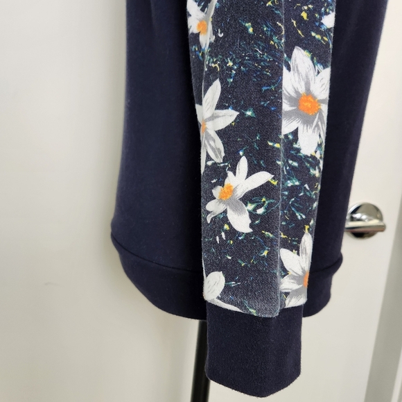 Floral Crewneck Sweatshirt - Picture 9 of 9